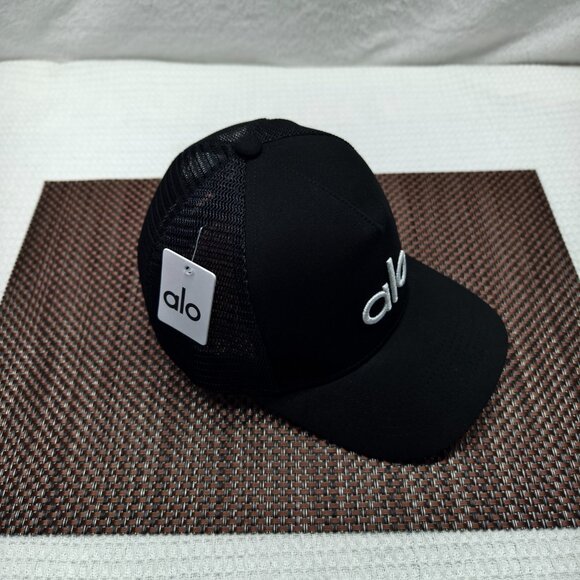 🔥NWT🔥ALO Yoga Lightweight Baseball Cap | Moisture-Wicking & Adjustable Fit - Picture 3 of 5